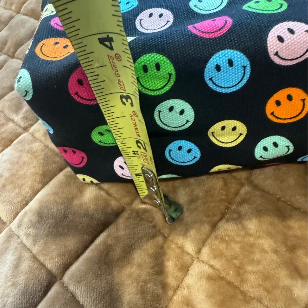 MakeUp Eraser Black and Pink Bag w/ smiley faces! Includes:7 erasers, clip, bag+